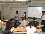 0809年度第一次家長茶聚「如何協助子女學得更好」，由學校社工劉綺虹姑娘主講