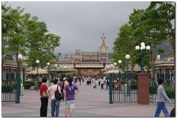 600x399 pixels (129K)