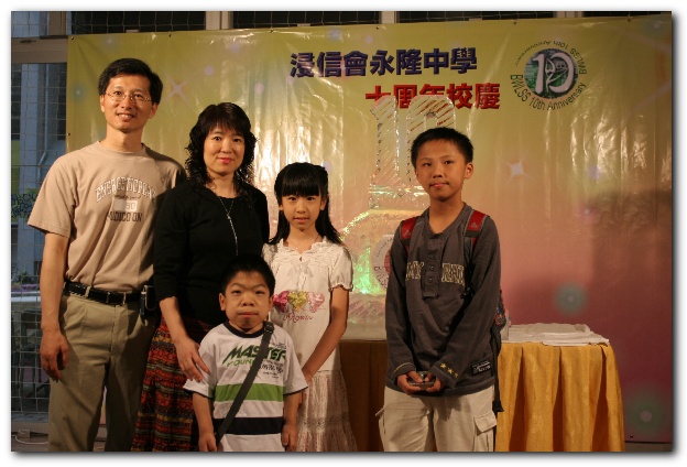 600x399 pixels (103K)
