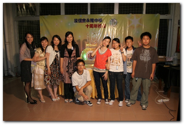 600x399 pixels (105K)