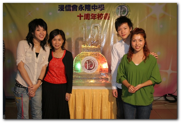 600x399 pixels (96K)