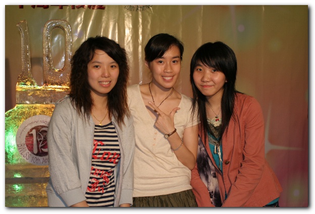 600x399 pixels (95K)