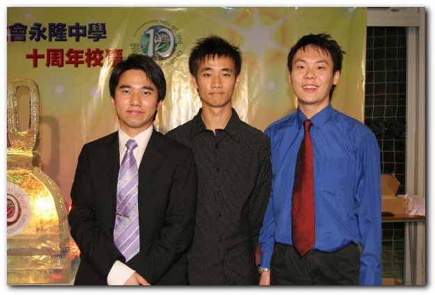 600x399 pixels (98K)