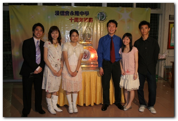 600x399 pixels (95K)